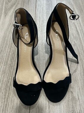 Chinese Laundry Black Scalloped Ankle-Strap Wedges